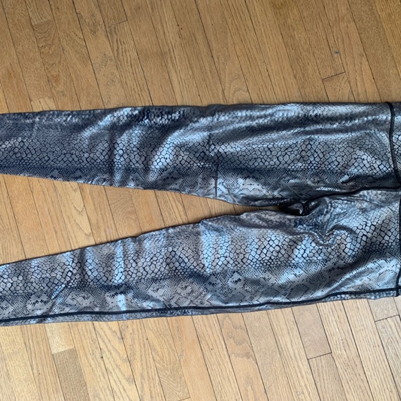 Snake Skin Leggings - M - Picture 5 of 6